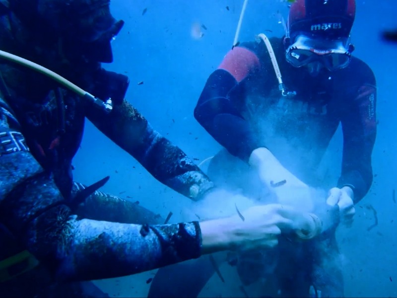 Out of Plastic_web_03 Divers and plastic pollution in the Med
